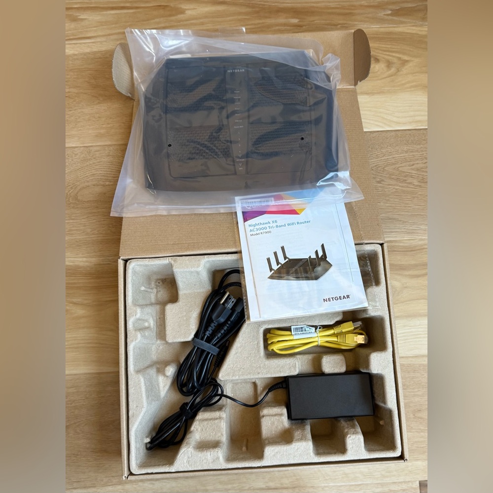 Netgear Nighthawk X6 - Tri-Band Wireless Router - R7900 - Preowned - Picture 3 of 7